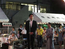 写真:信濃町ふるさと盆踊り大会であいさつ