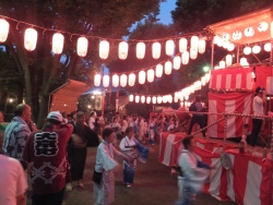写真:大京町商店会納涼盆踊り大会の様子