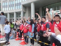 写真:新宿警察署「交通安全キャンペーン」の様子