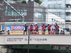 写真：新宿警察署地域安全運動キャンペーンの様子