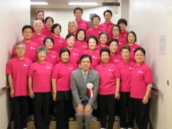 写真:新宿いきいき体操サポーターの皆さんと記念撮影