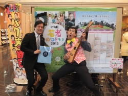 写真:エントランスで