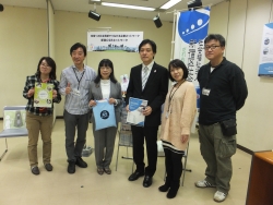 写真:参加者の皆さんと記念撮影