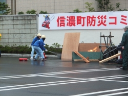 写真：信濃町地域防火防災訓練の様子