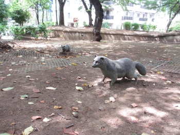 写真：動物の彫刻