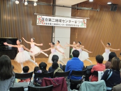 写真:落合第二地域センターまつりの様子
