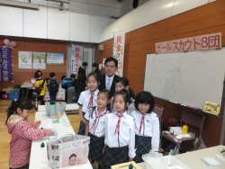 写真:子どもたちと記念撮影