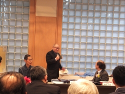 写真:懇談会の様子
