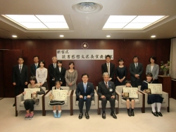 写真:記念撮影の様子
