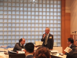 写真:懇談会の様子