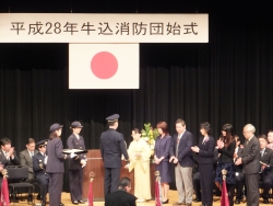 写真:牛込消防団始式の様子