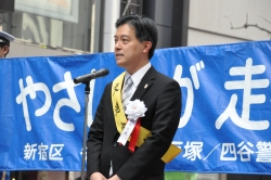 画像:挨拶する吉住区長