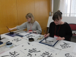 写真:書道を体験するコーナー