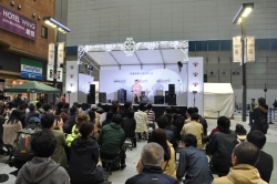写真:お笑いライブ
