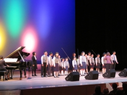 写真：早稲田少年少女合唱団の美しい歌声