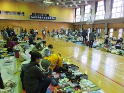 写真:リサイクル品の展示・販売