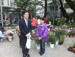 写真:吉住区長と記念撮影