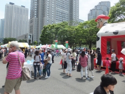 写真:子育て教育フェアの様子