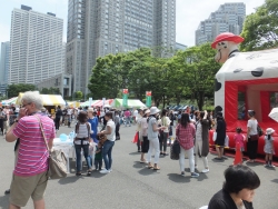 写真：子育て教育フェアの様子