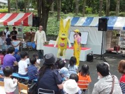 写真:子育て教育フェアの様子