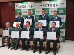 写真:関係者による集合写真