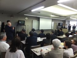 写真:講演後の質疑応答風景