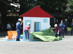 写真：住宅浸水を想定した訓練