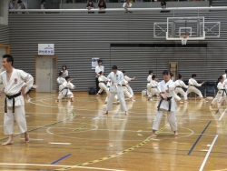 写真:空手大会開会前風景