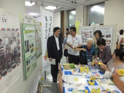 写真：区長のイベント会場視察