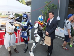 写真:学生ボランティアによるパフォーマンス