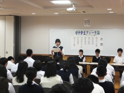 写真:生徒からの意見発表
