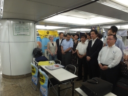 写真:相談にご協力いただいた先生方との記念撮影