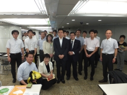 写真：司法書士会の先生方と記念撮影