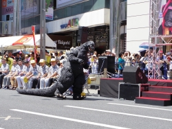 写真：ゴジラ登場