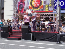 写真：沖縄県から高野会長へ感謝状授与