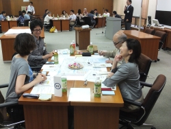 写真:グループ討議の様子