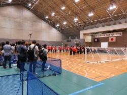 写真:壮行試合の開始
