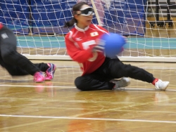 写真:激しい攻防戦
