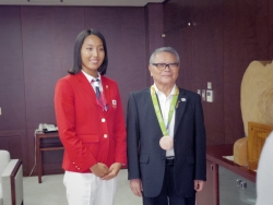写真:三井選手と大崎前町連会長