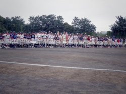写真:参加選手の開会式整列風景