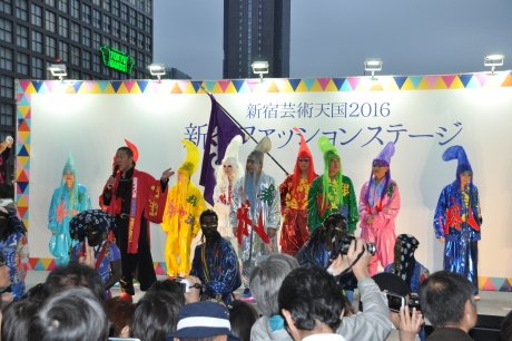 写真:新宿ファッションステージ「伊勢丹新宿かける日本元気プロジェクト プロデュースト バイ カンサイ ヤマモト」の様子