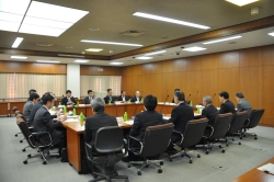 写真：検討会議の様子