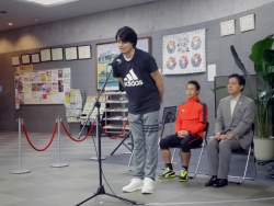 写真:渡邉選手あいさつ