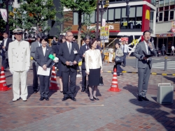 写真:除幕式オープニングのあいさつ