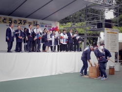 写真:上落合餅つき唄の様子