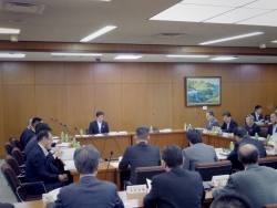 写真:民泊問題対応検討会議風景