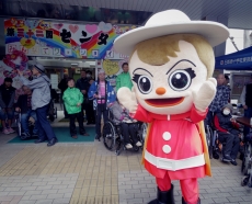 写真:新宿シンちゃんも登場
