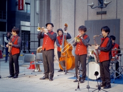 写真:ジャズ演奏の様子