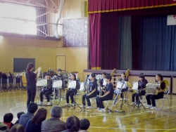 写真:中学生による吹奏楽演奏