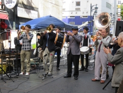 写真:ジャズ演奏の様子